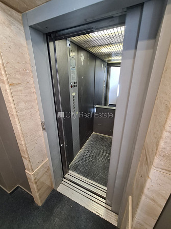 Pagalma ēka, renovēta māja, slēgts pagalms, ieeja no ielas un pagalma, ir lifts, kāpņu telpa Rīga - foto 10