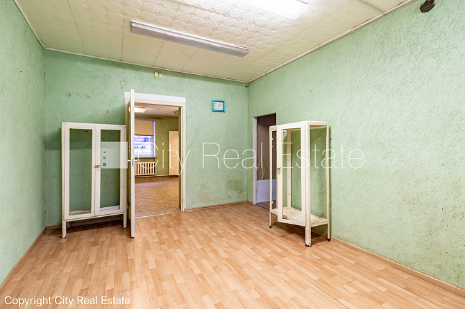 Fasādes māja, slēgts pagalms, vieta automašīnai, ieeja no ielas un pagalma, logi vērsti Rīga - foto 10