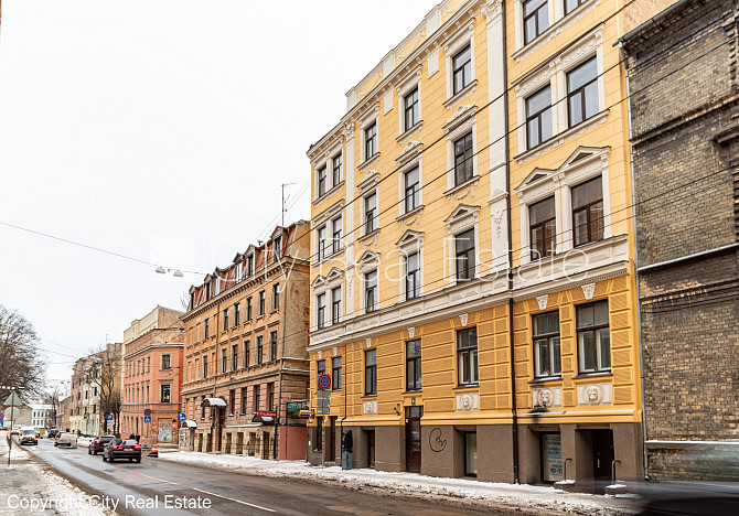 Fasādes māja, slēgts pagalms, vieta automašīnai, ieeja no ielas un pagalma, logi vērsti Rīga - foto 20