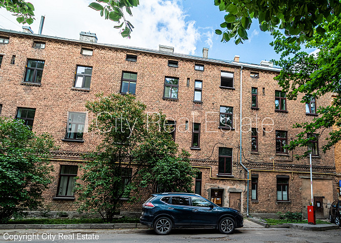 Fasādes māja, renovēta māja, vieta automašīnai, ieeja no ielas un pagalma, logi vērsti Rīga - foto 20