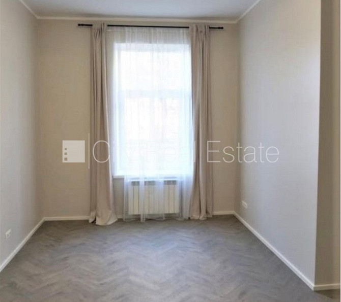 Fasādes māja, renovēta māja, vieta automašīnai, ieeja no ielas un pagalma, logi vērsti Rīga - foto 9