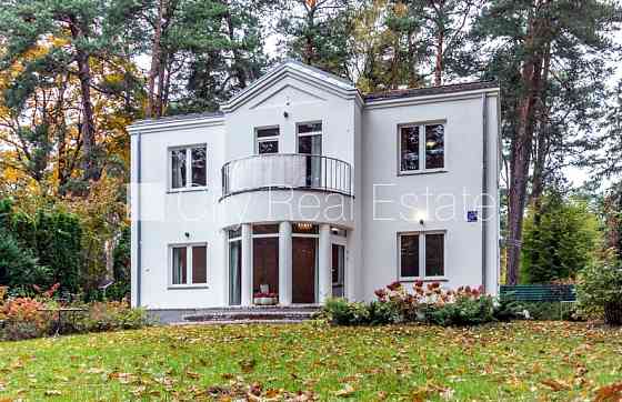 Реновированный дом, благоустроенная озеленённая территория, территория Jūrmala