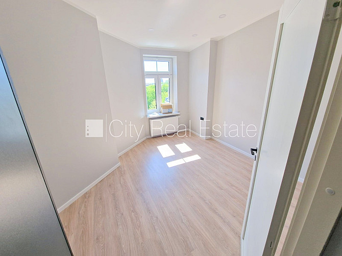 Fasādes māja, renovēta māja, slēgts pagalms, ieeja no ielas un pagalma, mansards, kāpņu Rīga - foto 13