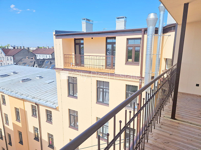 Fasādes māja, renovēta māja, slēgts pagalms, ieeja no ielas un pagalma, mansards, kāpņu Rīga - foto 12