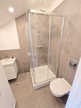 Pagalma ēka, renovēta māja, labiekārtota apzaļumota teritorija, ieeja no pagalma, ir lifts, Rīga - foto 14