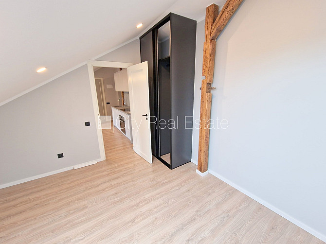 Pagalma ēka, renovēta māja, labiekārtota apzaļumota teritorija, ieeja no pagalma, ir lifts, Rīga - foto 8