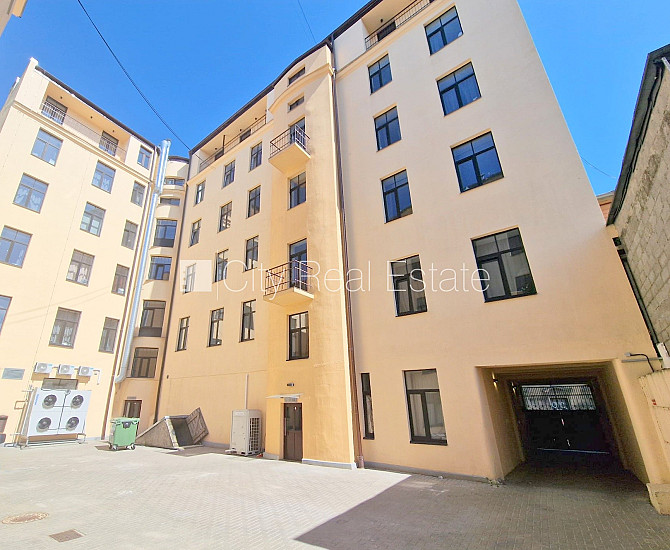 Pagalma ēka, renovēta māja, labiekārtota apzaļumota teritorija, ieeja no pagalma, ir lifts, Rīga - foto 19
