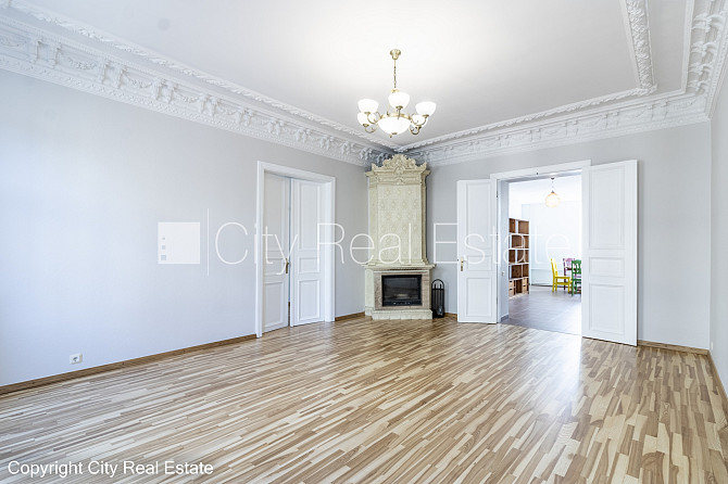 Fasādes māja, ieeja no ielas, kāpņu telpa pēc kapitālā remonta, balkons, logi vērsti mājas Rīga - foto 5