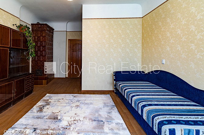 Fasādes māja, renovēta māja, bezmaksas stāvvieta pagalmā, ieeja no ielas, kāpņu telpa bez Rīga - foto 11