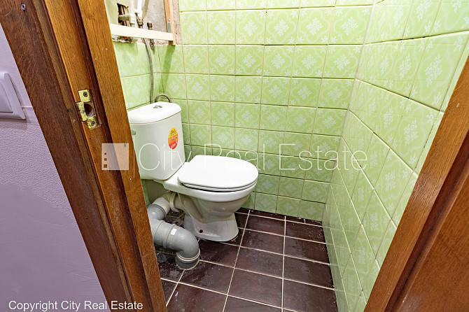 Fasādes māja, renovēta māja, bezmaksas stāvvieta pagalmā, ieeja no ielas, kāpņu telpa bez Rīga - foto 20