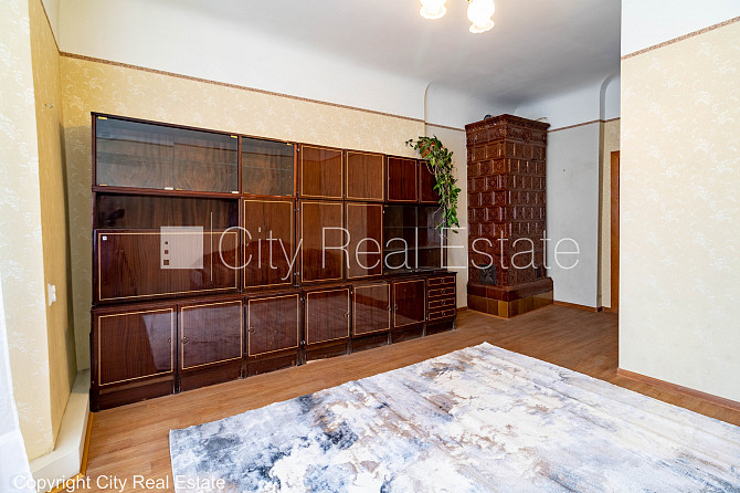 Fasādes māja, renovēta māja, bezmaksas stāvvieta pagalmā, ieeja no ielas, kāpņu telpa bez Rīga - foto 10
