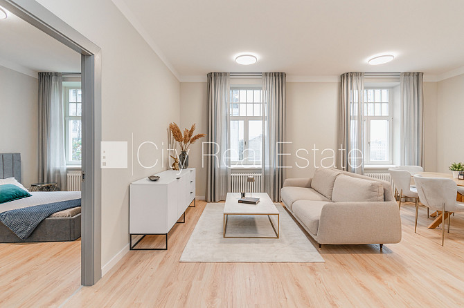 Fasādes māja, renovēta māja, slēgts pagalms, ieeja no ielas, kāpņu telpa pēc kapitālā Rīga - foto 3