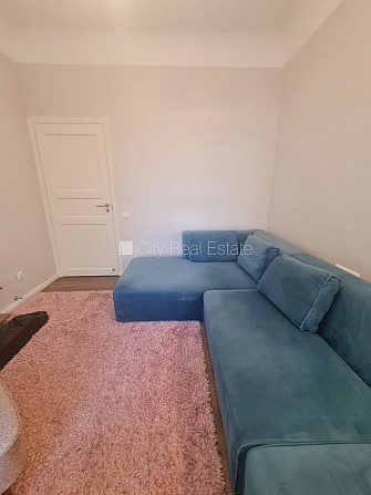 Koka māja, renovēta māja, ieeja no ielas, ieeja no pagalma, kāpņu telpa pēc kapitālā Rīga - foto 3