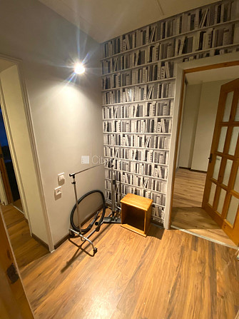 Pagalma māja, labiekārtota apzaļumota teritorija, vieta automašīnai, ir lifts, kāpņu telpa Rīga - foto 13