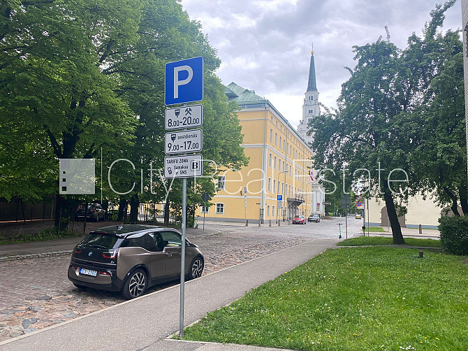 Pagalma māja, labiekārtota apzaļumota teritorija, vieta automašīnai, ir lifts, kāpņu telpa Rīga - foto 18