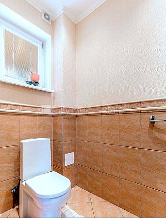 Fasādes māja, renovēta māja, slēgts pagalms, ieeja no pagalma, kāpņu telpa pēc kapitālā Rīga - foto 7