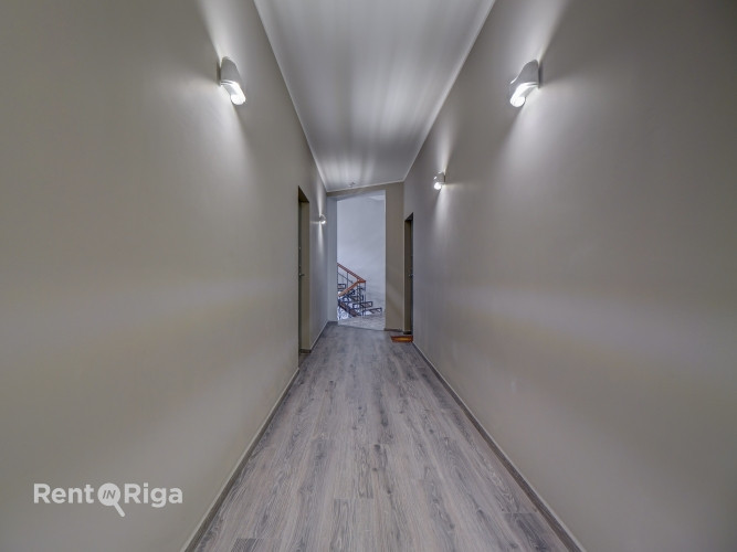 Iegādei pieejams studio tipa dzīvoklis renovēta ēka pašā Rīgas centrā.  Šī ir lieliska Rīga - foto 8