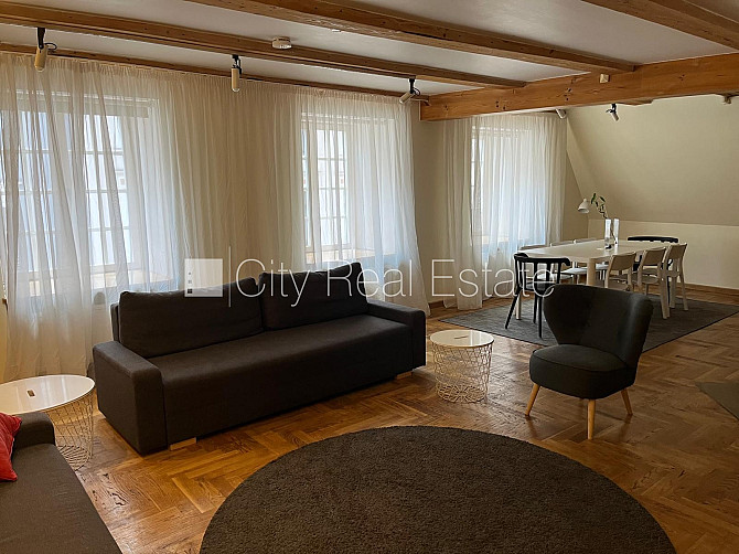 Fasādes māja, ieeja no ielas, kāpņu telpa pēc kosmētiskā remonta, balkons, logi vērsti Rīga - foto 12