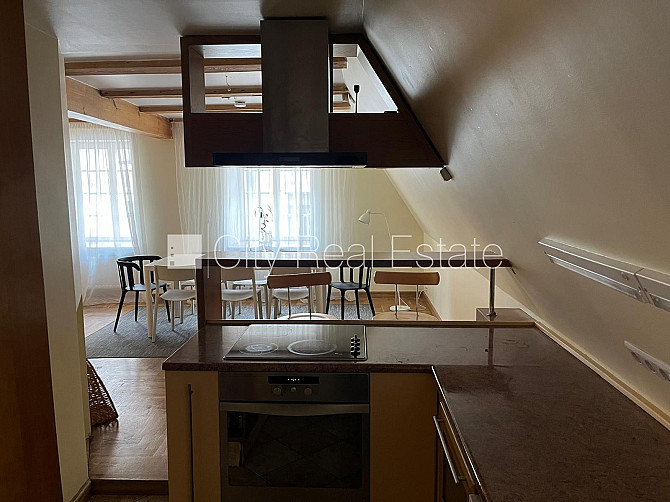 Fasādes māja, ieeja no ielas, kāpņu telpa pēc kosmētiskā remonta, balkons, logi vērsti Rīga - foto 17