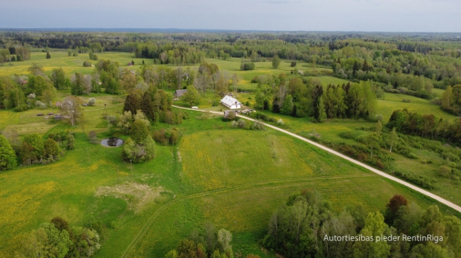 Kvalitatīvi un pārdomāti būvēta lauku māja no dabīgiem un ilgtspējīgiem materiāliem.  Īpašums atroda Цесис и Цесисский край - изображение 2