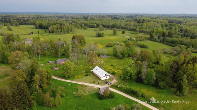 Kvalitatīvi un pārdomāti būvēta lauku māja no dabīgiem un ilgtspējīgiem materiāliem.  Īpašums atroda Цесис и Цесисский край - изображение 1
