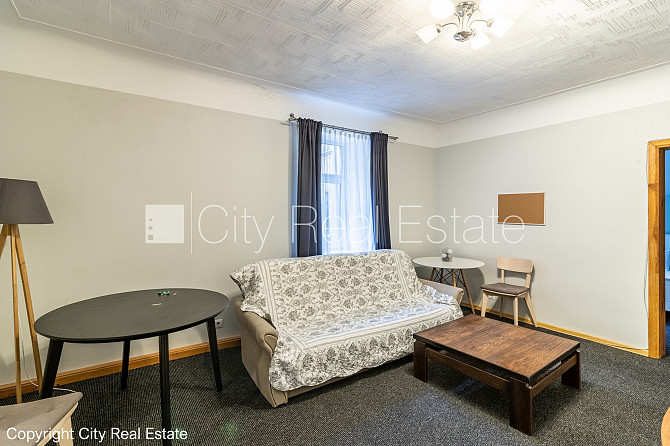 Koka māja, fasādes māja, slēgts pagalms, ieeja no pagalma, mansards, logi vērsti mājas abās Rīga - foto 3