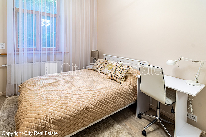 Fasādes māja, renovēta māja, labiekārtots apzaļumots pagalms, slēgts pagalms, pagalmā Rīga - foto 7
