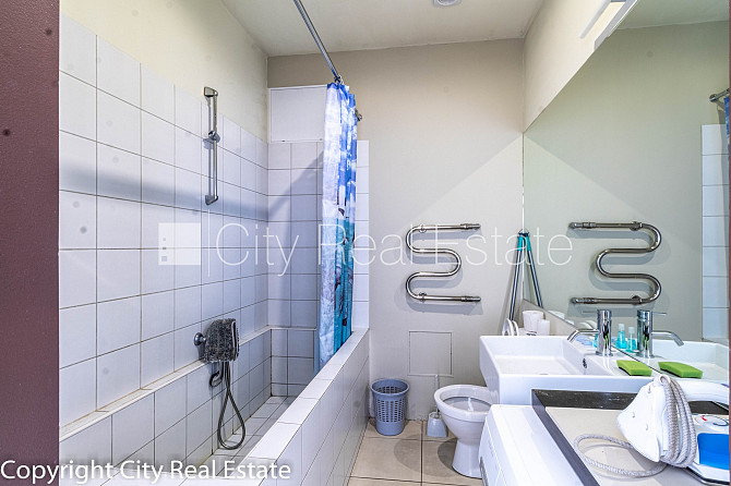 Pagalma ēka, renovēta māja, slēgts pagalms, ieeja no pagalma, ir lifts, kāpņu telpa pēc Rīga - foto 12