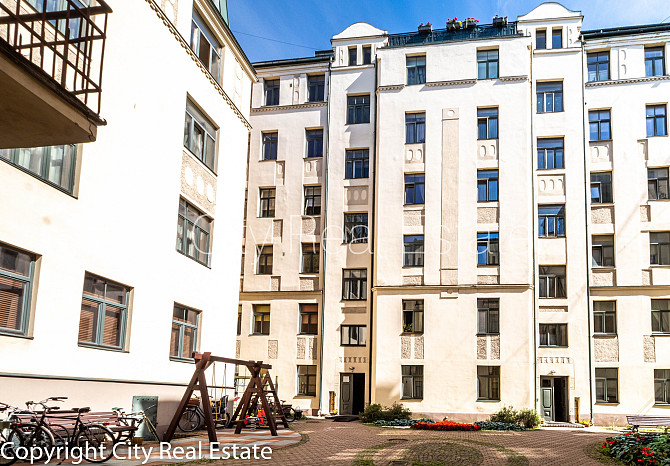 Pagalma ēka, renovēta māja, slēgts pagalms, ieeja no pagalma, ir lifts, kāpņu telpa pēc Rīga - foto 15