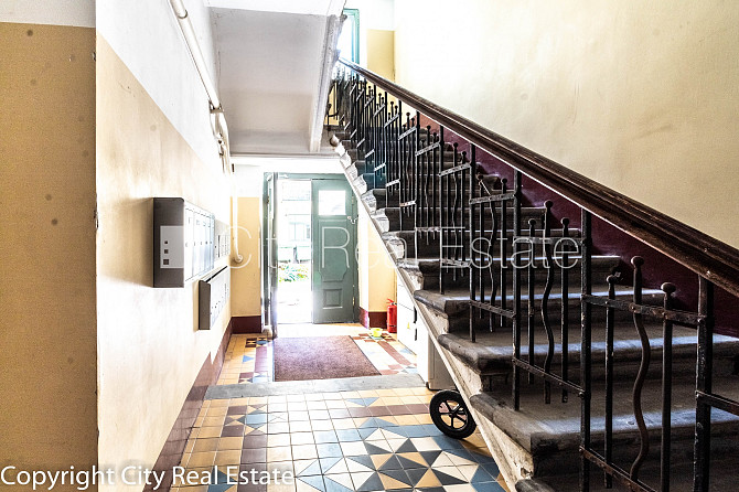 Pagalma ēka, renovēta māja, slēgts pagalms, ieeja no pagalma, ir lifts, kāpņu telpa pēc Rīga - foto 14