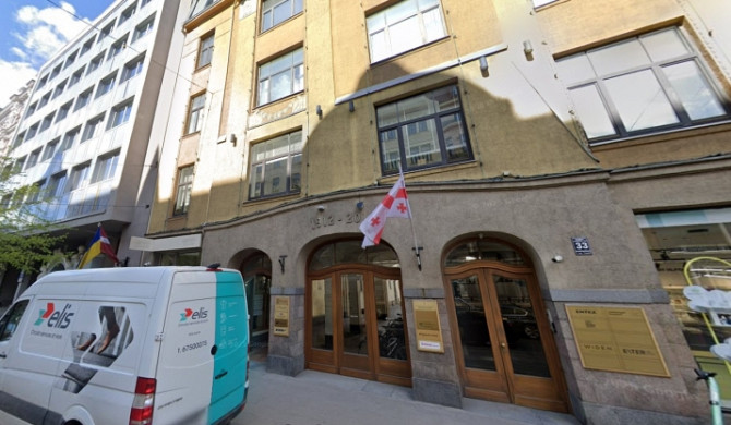 Iznomā mēbelētas biroja telpas Rīgas centrā  Pieejamas 4 mēbelētas telpas (13 m, 16 m, 17 m Rīga - foto 1