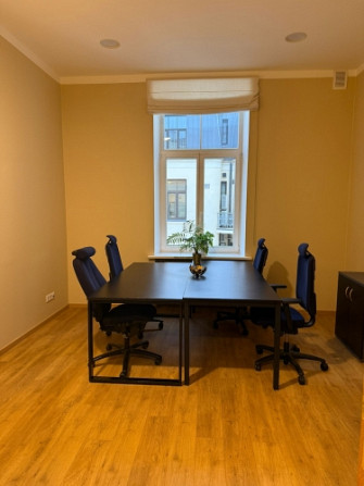 Iznomā mēbelētu biroju Rīgas centrā  Birojs atrodas valsts nozīmes arhitektūras piemineklī Rīga - foto 11