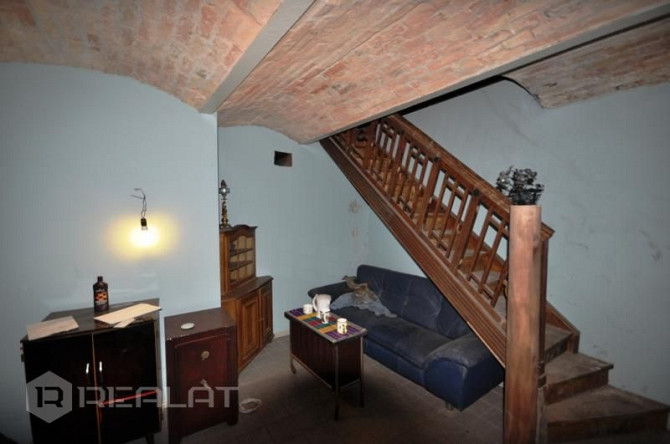 Lieliska un potenciāla vieta veikalam, restorānam vai cita veida komercdarbībai. Ēkai ir divi Rīga - foto 11