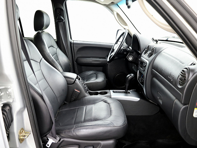 Jeep Cherokee Limited 4x4 2.8 CRD 110kW Tallina - foto 6