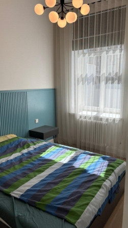 Pašā pilsētas centrā, pilnībā renovētā mājā, tiek izīrēts jauns divistabu dzīvoklis ar Rīga - foto 6