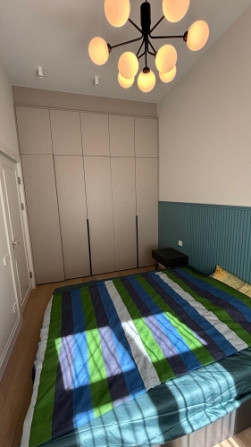 Pašā pilsētas centrā, pilnībā renovētā mājā, tiek izīrēts jauns divistabu dzīvoklis ar Rīga - foto 7