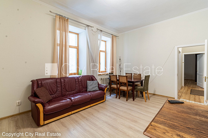 Pagalma māja, labiekārtots apzaļumots pagalms, objektu apsargā fiziskā apsardze, pagalmā Rīga - foto 12