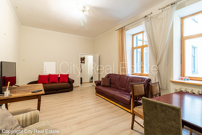 Pagalma māja, labiekārtots apzaļumots pagalms, objektu apsargā fiziskā apsardze, pagalmā Rīga - foto 11