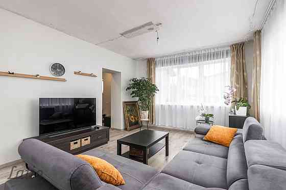 Pārdošanā kvalitatīva un mājīga privātmāja klusā privātmāju rajonā, Ventspilī.
Īpašums sastāv no zem Ventspils un Ventspils novads