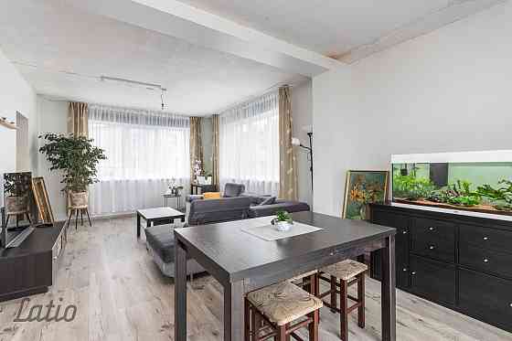 Pārdošanā kvalitatīva un mājīga privātmāja klusā privātmāju rajonā, Ventspilī.
Īpašums sastāv no zem Ventspils un Ventspils novads