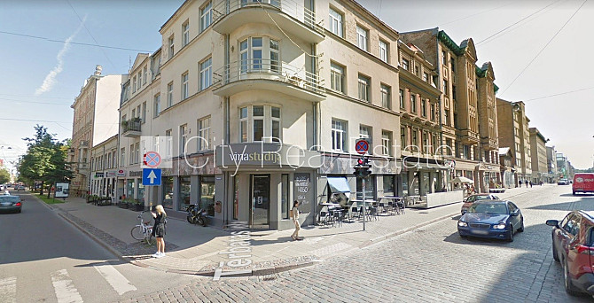 Fasādes māja, renovēta māja, ieeja no ielas, logi vērsti uz ielas pusi, virtuve, halle, Rīga - foto 2