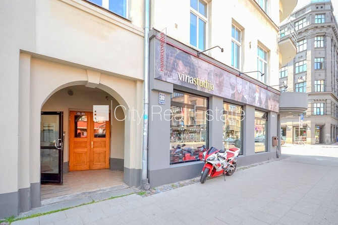 Fasādes māja, renovēta māja, ieeja no ielas, logi vērsti uz ielas pusi, virtuve, halle, Rīga - foto 4