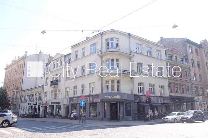 Fasādes māja, renovēta māja, ieeja no ielas, logi vērsti uz ielas pusi, virtuve, halle, Rīga - foto 5