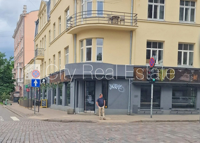 Fasādes māja, renovēta māja, ieeja no ielas, logi vērsti uz ielas pusi, virtuve, halle, Rīga - foto 7