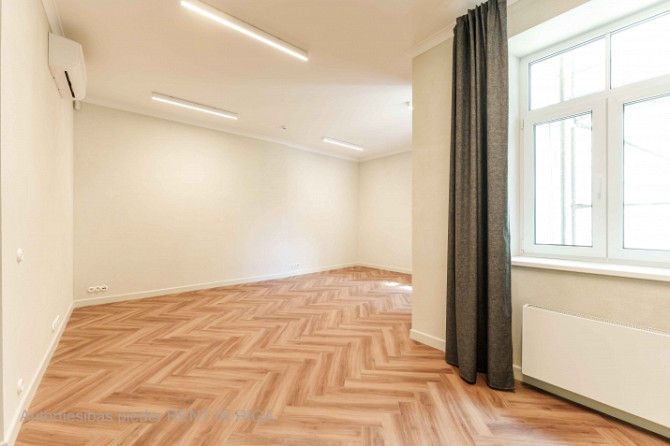 Gaišas, pilnībā renovētas biroja telpas vienā no zaļākajām un pieprasītākajām Rīgas apkaimēm  Āgensk Рига - изображение 5