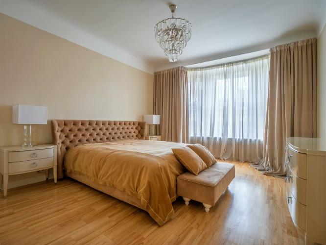 Pārdošanā elegants trīs istabu dzīvoklis, arhitekta E.Laubes projektētajā namā Lāčpleša ielā.  Lieli Рига - изображение 2