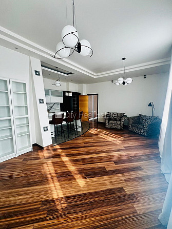 Pagalma ēka, renovēta māja, kāpņu telpa pēc kapitālā remonta, logi vērsti uz ielas pusi, Rīga - foto 3