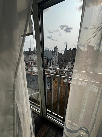 Pagalma ēka, renovēta māja, kāpņu telpa pēc kapitālā remonta, logi vērsti uz ielas pusi, Rīga - foto 8