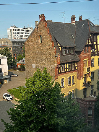 Pagalma ēka, renovēta māja, kāpņu telpa pēc kapitālā remonta, logi vērsti uz ielas pusi, Rīga - foto 11