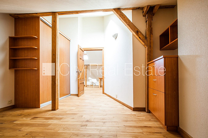 Fasādes māja, vieta automašīnai, kāpņu telpa pēc kosmētiskā remonta, istabas izolētas, Rīga - foto 15